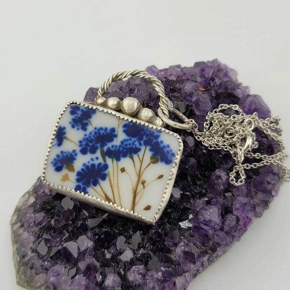 BROKEN INTO BEAUTIFUL CHINA CERAMIC PLATE HANDMADE IN STERLING SILVER PENDANT - Picture 4 of 6